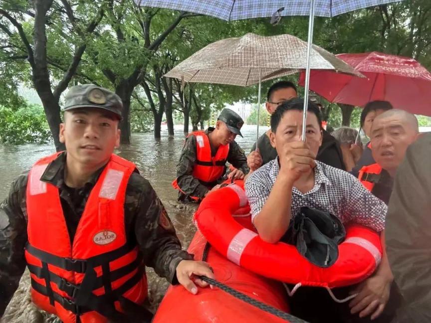 强降雨救援最新情况：北京已转移群众超5万人，2千余名武警官兵抢险救灾 西部网（陕西新闻网） 9030