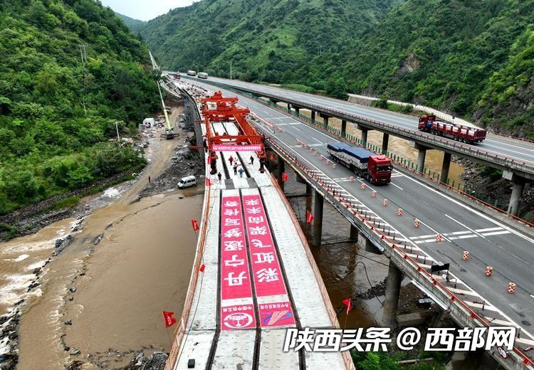 正在上传... 8b4123aa02ffebd1f1a2b3166c9397df.jpeg