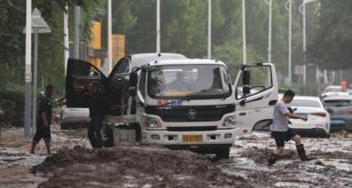暴雨天汽车被淹，保险如何理赔？这件事别做！