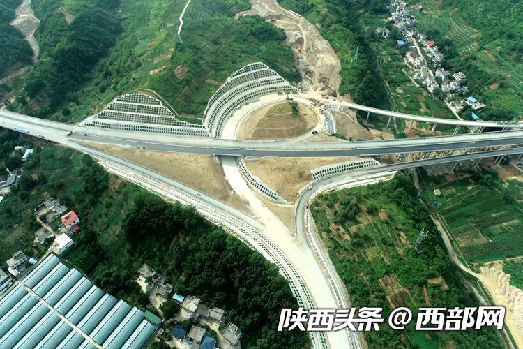 正在上传... bd1f5a50bcb9ed0ec21b4ca77b34c519.jpeg