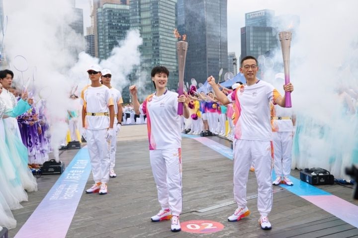 杭州亚运会火炬传递完美收官：勇立潮头，展现拼搏精神