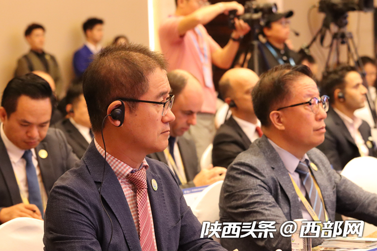 正在上传... 6174b06a9da3d4663c2ea2916264c347.png