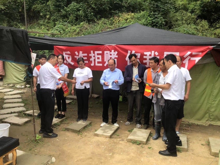 正在上传... 8a8f25068773ae928f1bb286e79f4f25.jpg