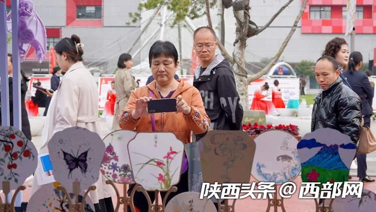 正在上传... 140feda67b76b133e3f1f55a040d0b4e.jpg