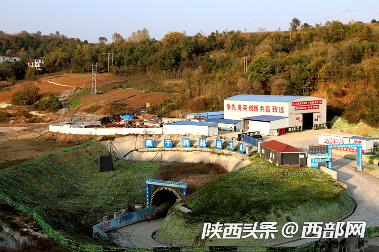 正在上传... 725a32710d7cb857e9fb06d9f6eb8fb5.png