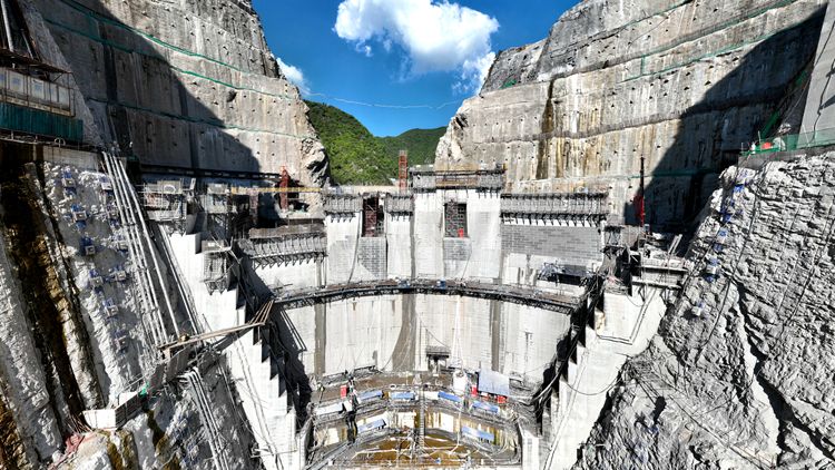 超额完成年度任务 陕西东庄水利枢纽大坝浇筑至659米新高度