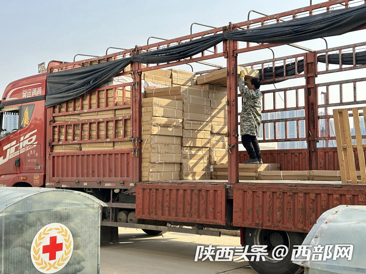 正在上传... ff0041a4ae98bfb60fe401805be8775e.png