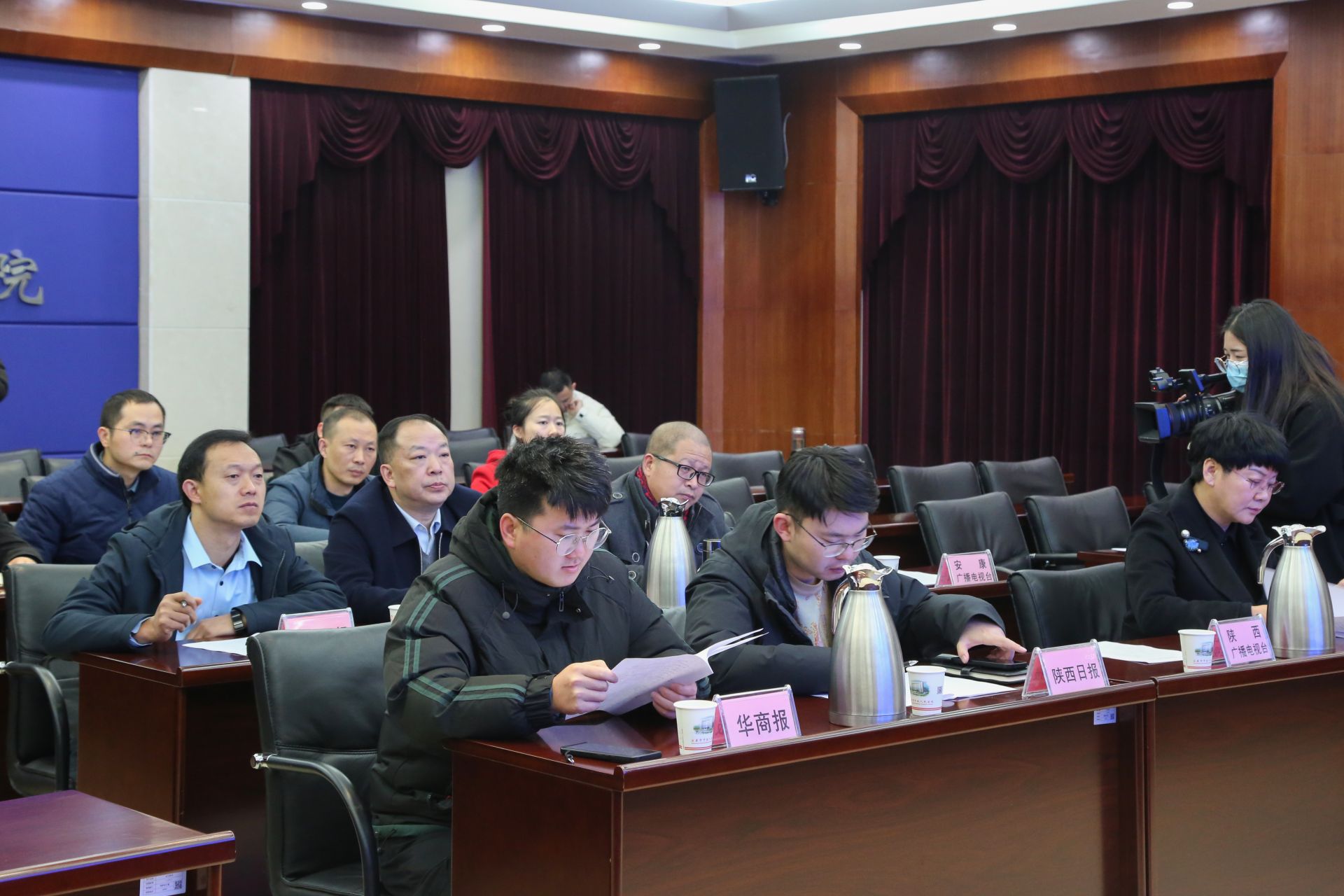 正在上传... ec81d2e30906cbf9900d7d1838d863c8.jpeg