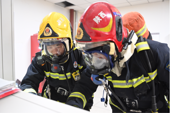 延安市消防救援支队开展地下建筑灭火救援实战演练