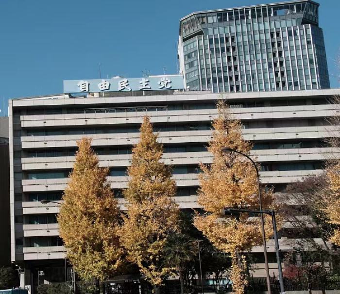 日本自民党公布“黑金”丑闻处分名单，共计39人