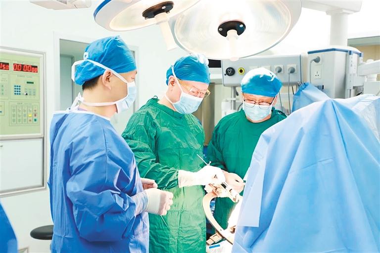 脑起搏器手术助帕金森患者“重启”人生