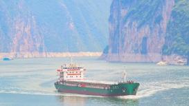 历时15天 万吨级江海直达船首次抵达长江上游