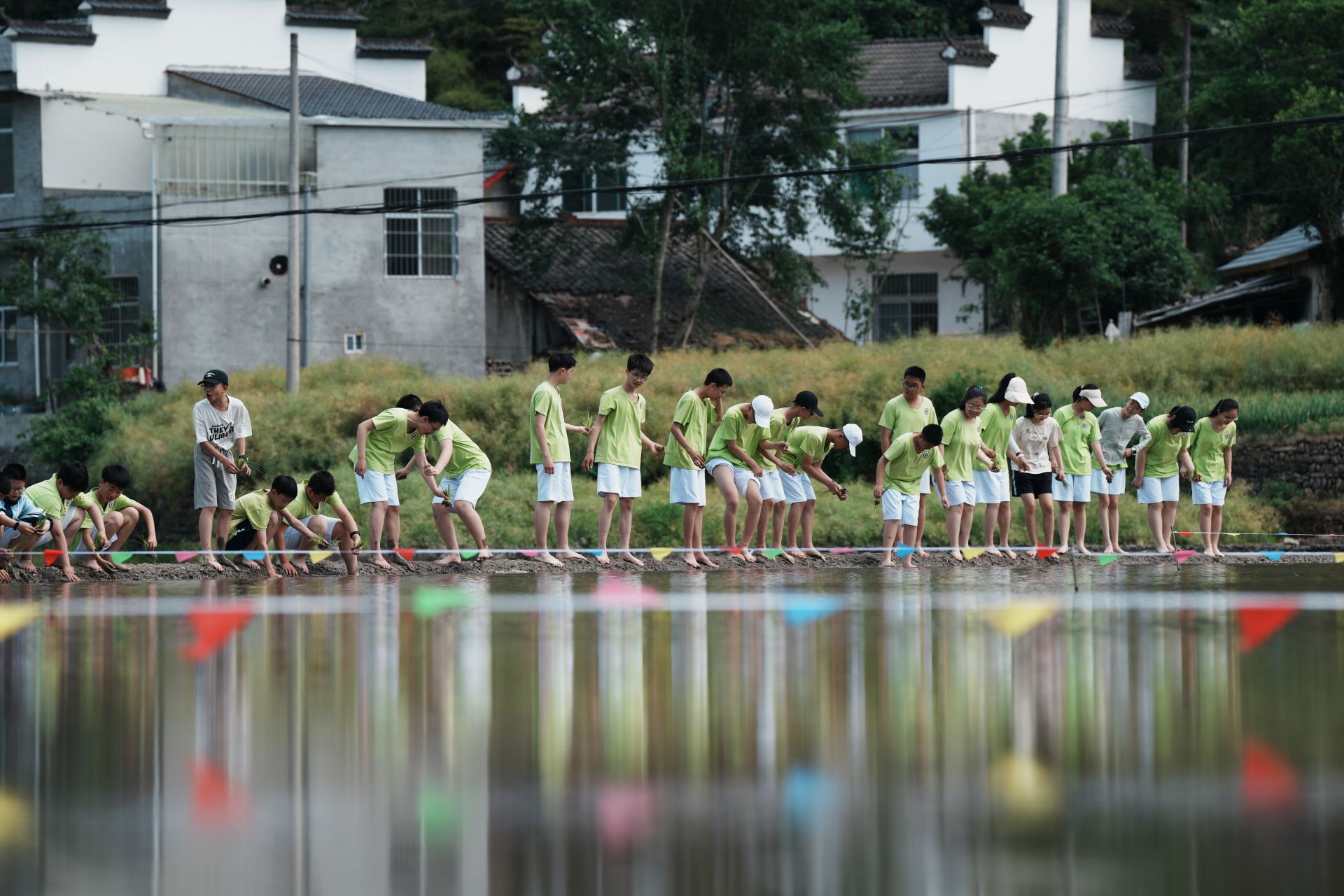 正在上传... ea46f8e75c6992c98a29a7b99f979d93.jpeg