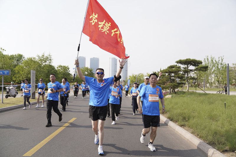 劳模工匠、产业工人、新就业形态劳动者等群体引领特色方阵领先跑
