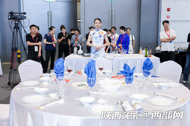 42支队伍同台竞技 第二届陕西省饭店宴会摆台创意大赛举办