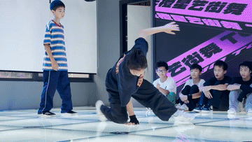 1982eb6db893f7e86997434837385b3a.gif