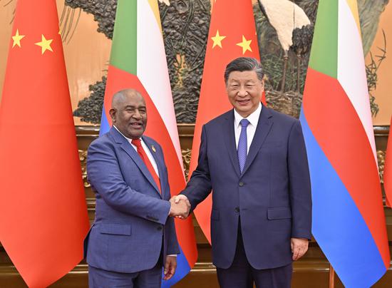 Chinese, Comorian presidents meet in Beijing