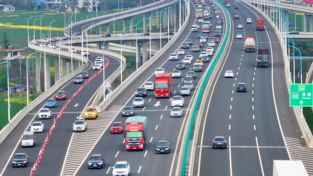 国庆假期第二天全国道路交通总体平稳