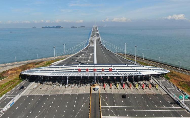 This aerial photo taken on Dec. 15, 2023 shows the entrance of Hong Kong-Zhuhai-Macao Bridge in south China. (Xinhua/Deng Hua)