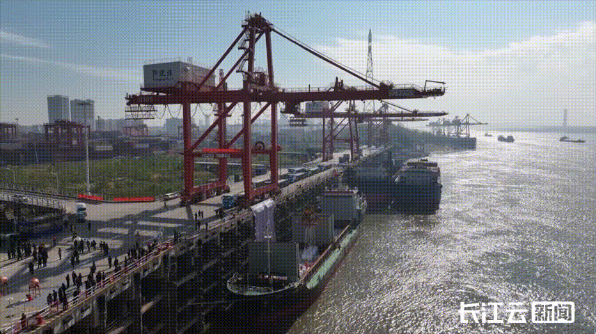 9cc528d44782efeb6977ec807c8ee31a.gif