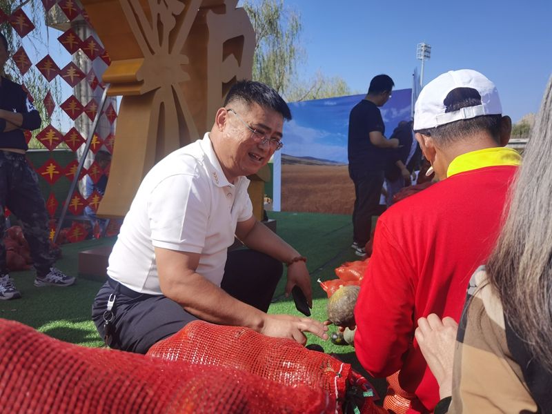 榆林市府谷县哈镇：“强雁”领航“群雁”飞 乡村振兴“加速跑”