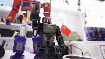 d24b19acbcde5f0d3b2395ae9704d144.gif