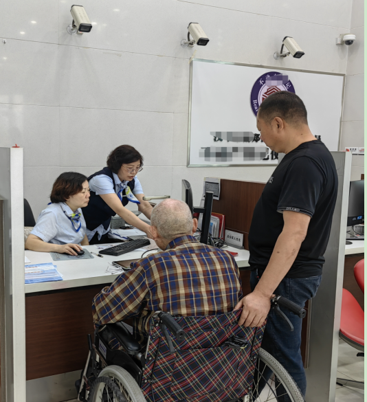 工行汉中经济开发区支行适老服务显担当