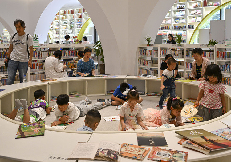 Children read books at the Zikawei Library in east China's Shanghai, May 17, 2025. (Xinhua/Chen Shuo)