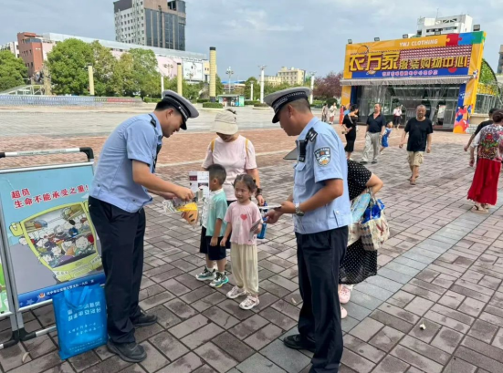 汉中交警：多点发力广宣传 守护出行平安路