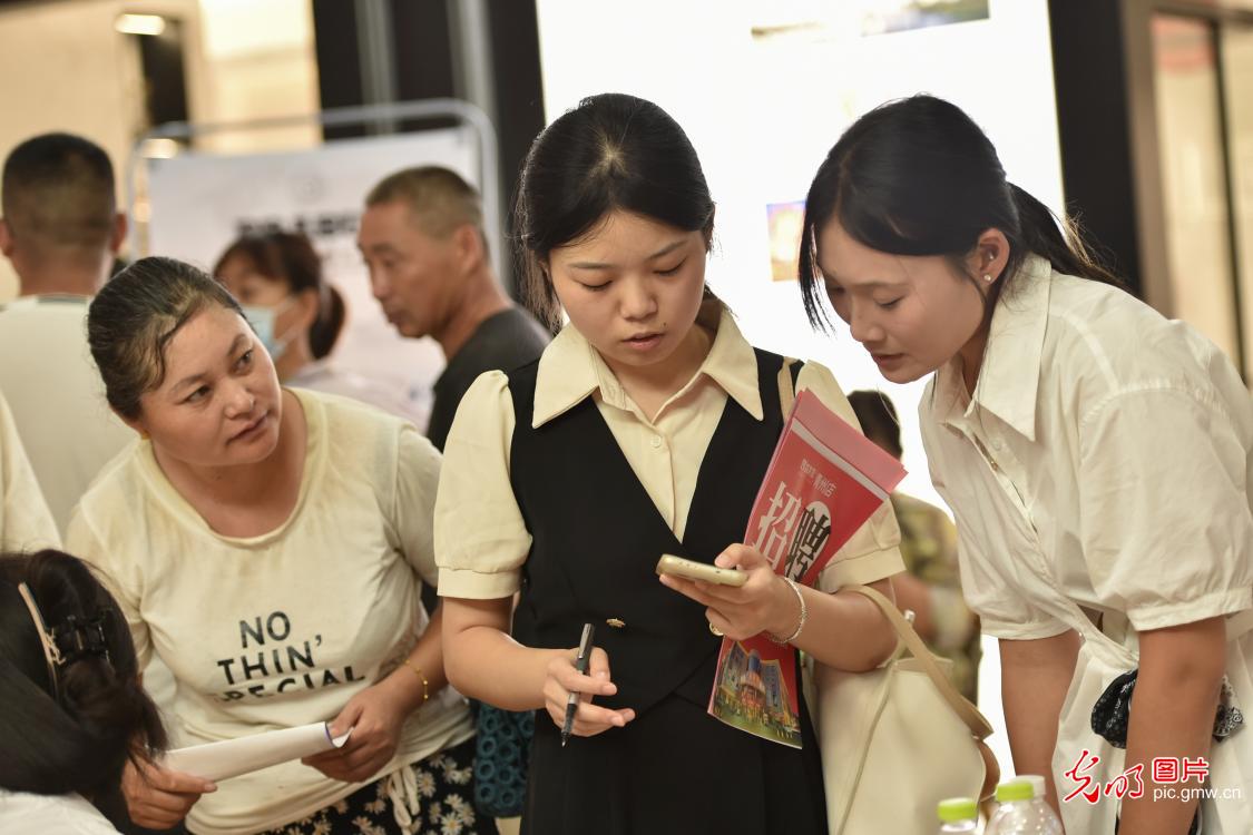 【职引未来】各地聚力攻坚挖潜拓岗 护航高校毕业生求职路