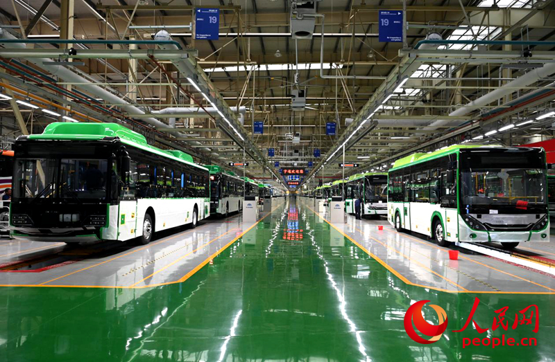 郑州宇通总装生产线。人民网记者王玉兴摄 郑州宇通总装生产线。人民网记者王玉兴摄