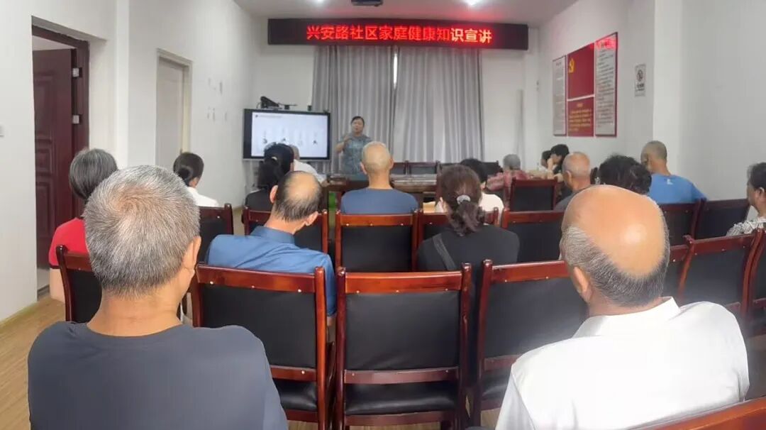 健康讲座进社区.jpg