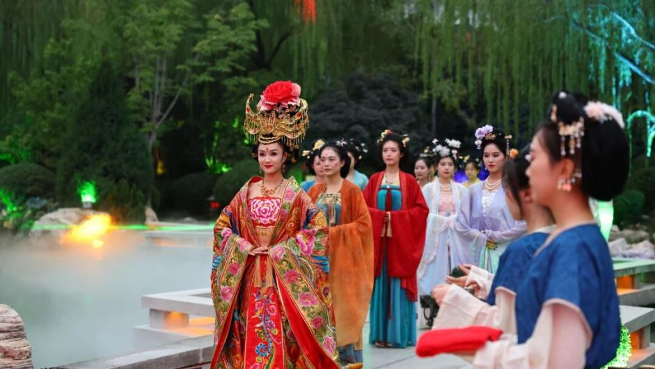 秦风唐韵引领“双节”文旅热潮 陕西揽客有道彰显“硬实力”