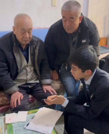 正在上传... cce60eac7c7b4ec3d6a65d41edaa19ef.png