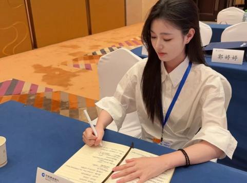 正在上传... 8dca8c6c78546572b6e4cae12ea5780d.png