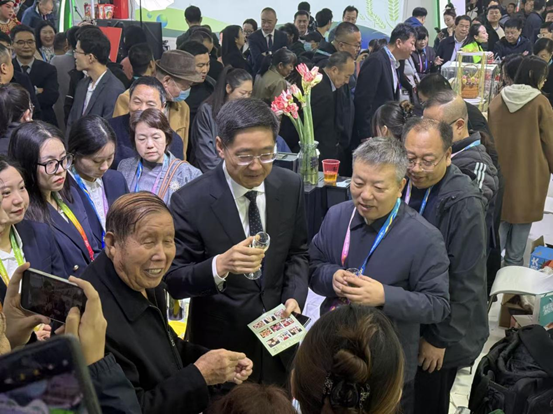 正在上传... 2bc7115cb3129841729dfc3acca7a530.png