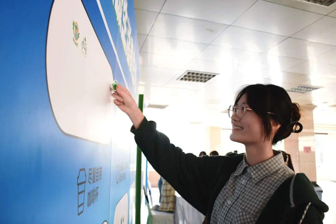 正在上传... a75f675601dcea2770442c9d4e4ec340.png