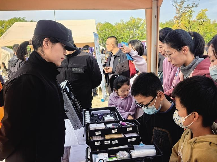 正在上传... 2c3def9f19acd2b4a87f6e927abfe47a.png