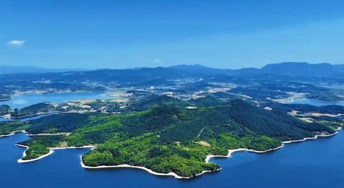 【理响中国·薪火“燃”青春】一滴水的“增值”之旅:从绿水青山到金山银山 【理响中国·薪火“燃”青春】一滴水的“增值”之旅:从绿水青山到金山银山