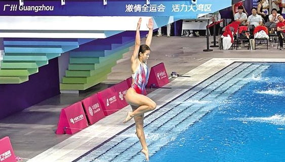 陕西跳水运动员龙艺萍摘得十五运会女子1米跳板项目银牌