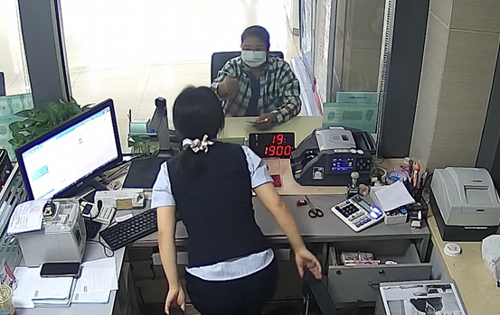 正在上传... 3c52a4b56b33eb2d4228100bdc2c8c09.png