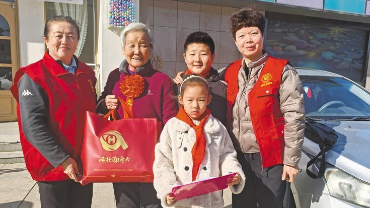 榆林榆阳区退休党员把余热洒在社区服务一线