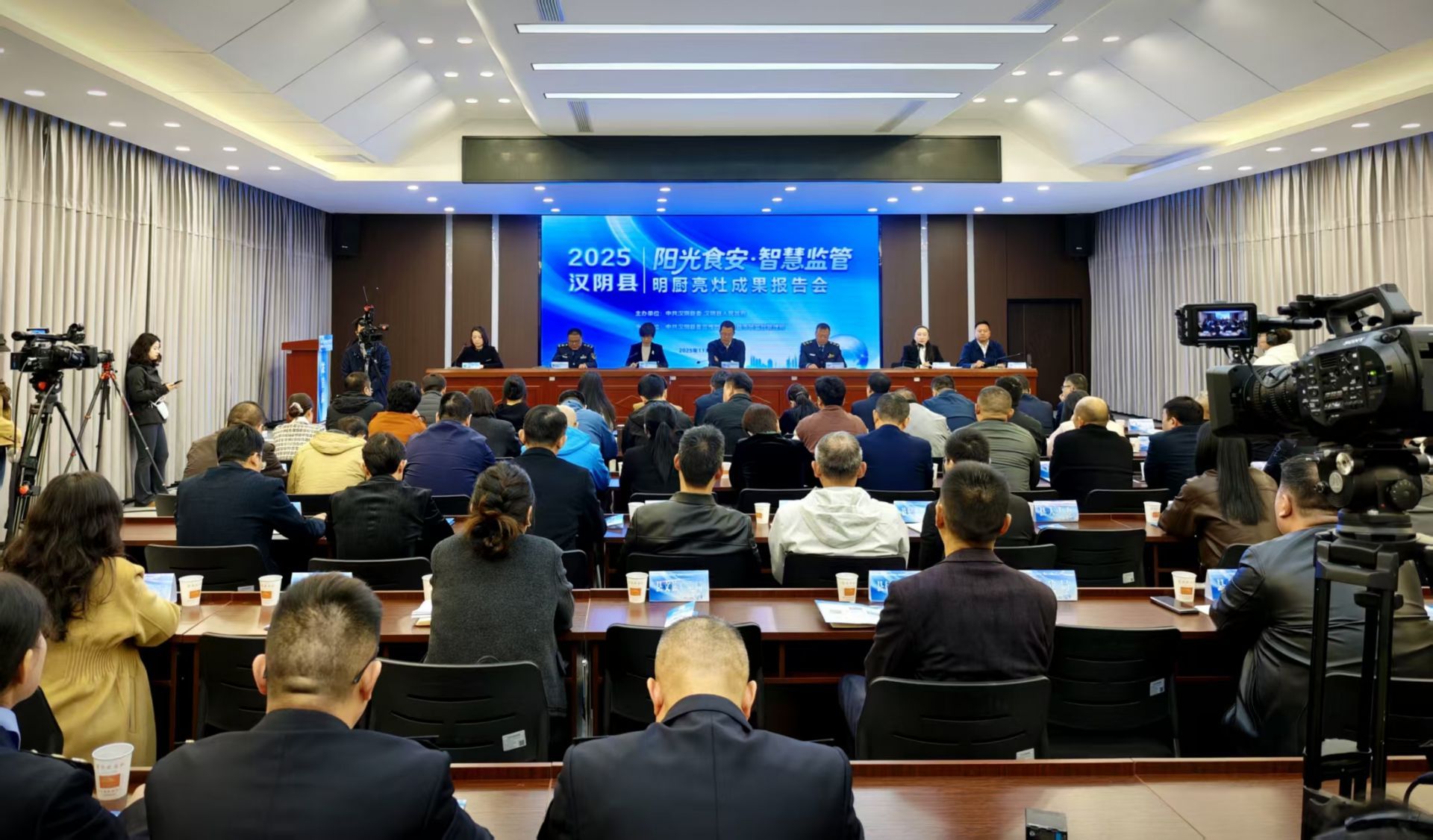 正在上传... 1cd73e2c200e760753e4e57ae75b00d2.jpeg