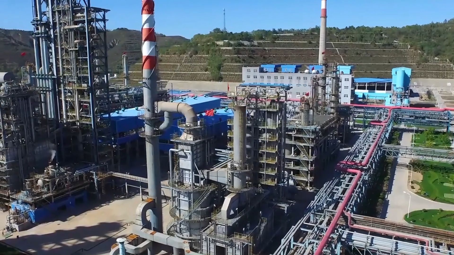 【理响中国·薪火“燃”青春】百花齐放的城市新产业：从能源依赖到双轮奔腾