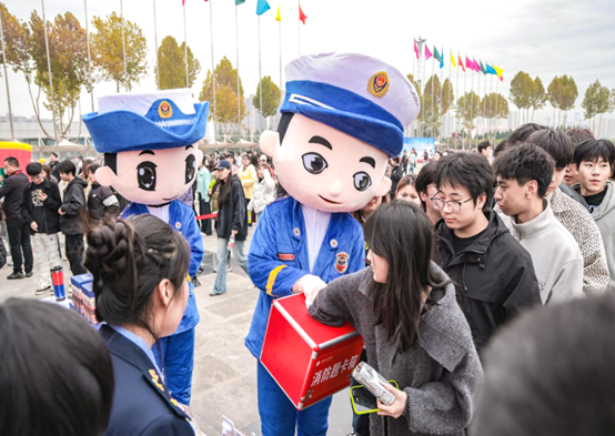 正在上传... 10deec56e9b0638fd98addaceb90329c.png