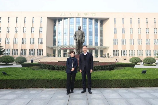 正在上传... ec61b9da455d2452efd11fddc9442dec.png