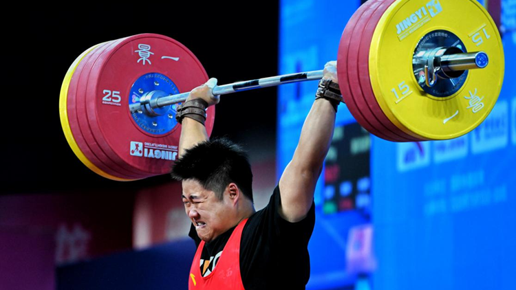 全运会男子举重96公斤级 陕将刘欣欣一“举”夺铜