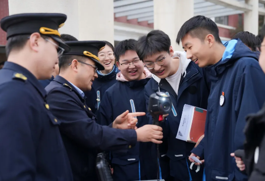 正在上传... f37e27316a4851a1822312bce3e35182.png