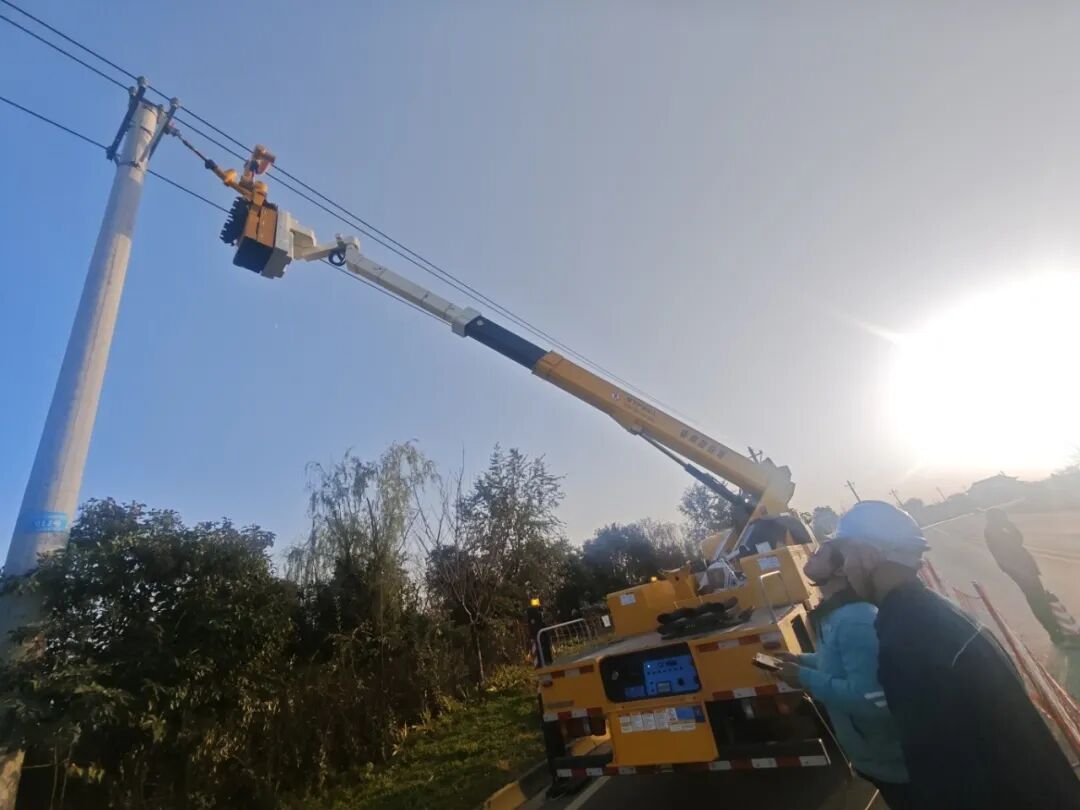 国网汉中洋县供电公司首次试点机器人带电作业
