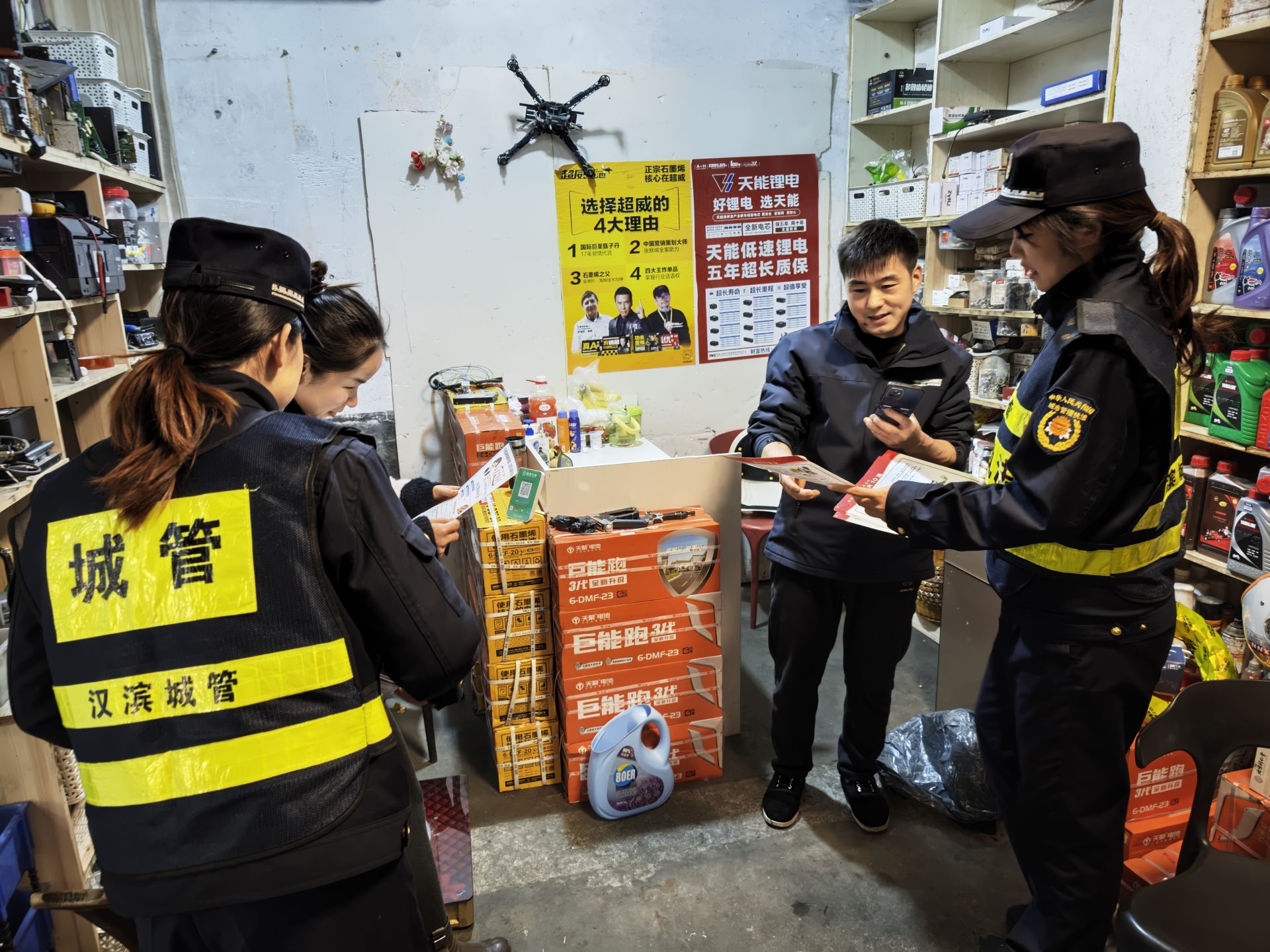 安康市城市管理执法局汉滨分局多种形式开展“普法”活动